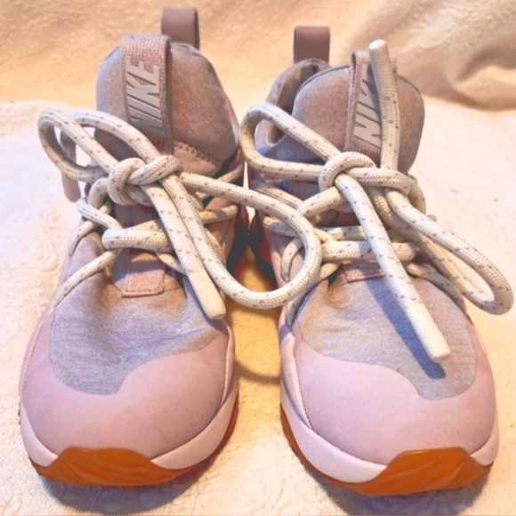 Nike City Loop BabyPink Exercise Gym Workout Comfy Running Sneaker Shoe Size 8.5 - Picture 2 of 5